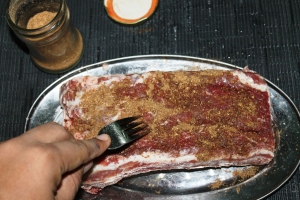 cara membuat daging iga sapi empuk tusuk garpu bumbu meresap